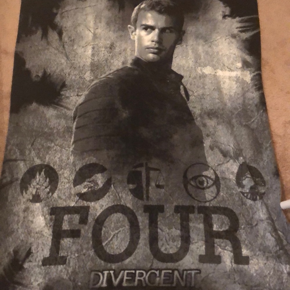 Divergent blanket Four